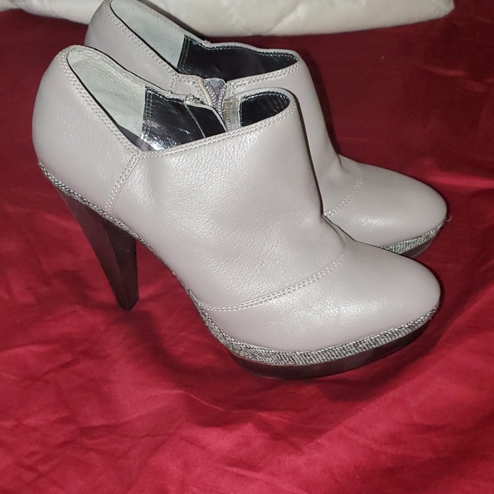 Charles David heeled ankle boots grey tweed